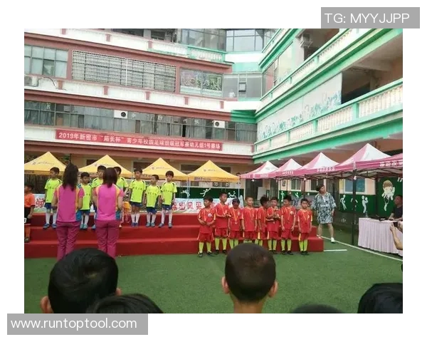 家乡足球明星的成长之路与梦想追逐的故事